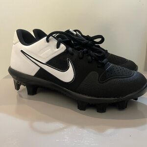 Nike Baseball Cleats Sz 5Y NEW